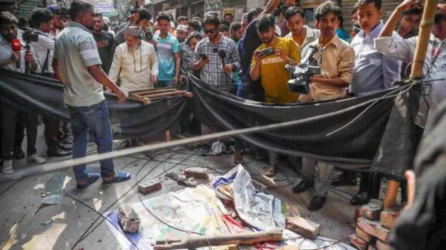 শুক্রবারের ভূমিকম্পের পর দুর্ঘটনার স্থান।