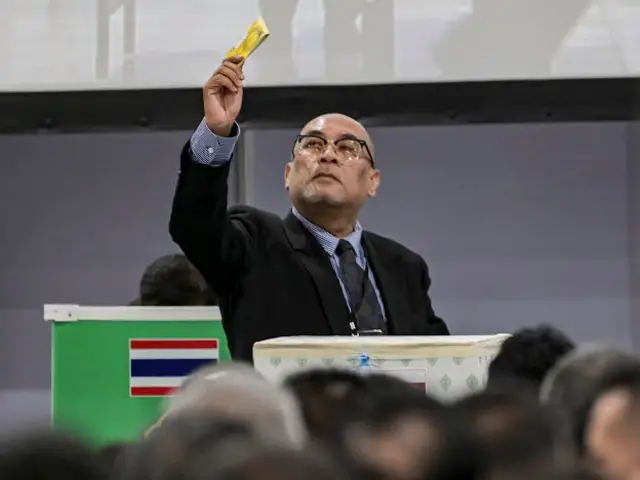 ผู้สมัครลงคะแนนเลือกเพื่อนร่วมกลุ่มอาชีพ