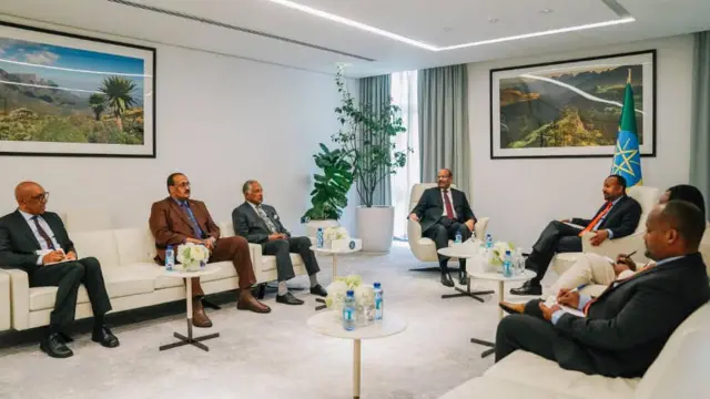 ጠቅላይ ሚኒስትር ዐቢይ አሕመድ ከሱዳን የሽግግር ሉዓላዊ ምክር ቤት አባላት ጋር