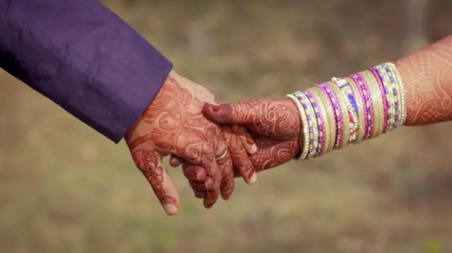 महिलांवर होणारी हिंसा थांबवण्यासाठी सामाजिक-सांस्कृतिक बदल होण्याची आवश्यकता आहे, मात्र तो अजूनपर्यंत झालेला दिसत नाही
