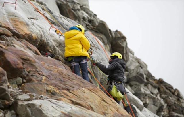 नुप्सेको फेदी हुँदै सगरमाथा जान तयार पारिँदै गरेको वैकल्पिक मार्ग