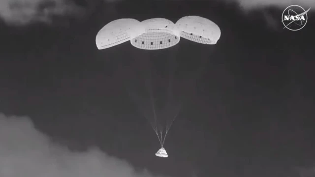 корабль во время спуска