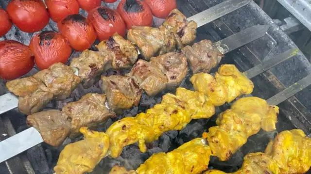 جوجه  و کباب چنجه
