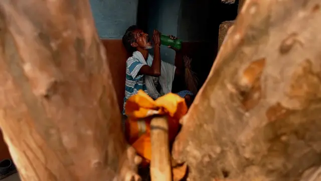 শুভ মার্ডি বেশ কয়েক বছর কাজ করেছেন পাথর খনিতে