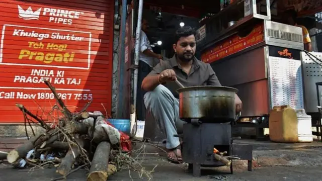 गॅस सिलिंडरच्या टंचाईबाबत लोक त्रस्त, काय म्हणत आहेत?