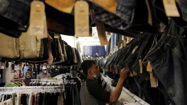 pakaian bekas impor, thrift fashion