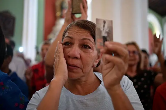 One woman react during one mass in honor of Venezuelan Jose Gregorio Hernandez, wey many know as di "Doctor of di Poor," afta Pope Francis approve im canonisation, on 25 February 2025.
