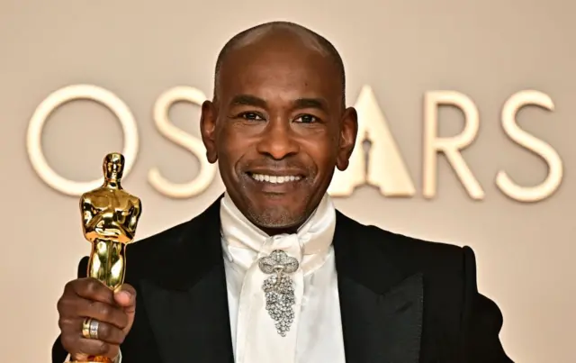 အကောင်းဆုံးဝတ်စုံဒီဇိုင်း costume design ဆုရ Paul Tazewell