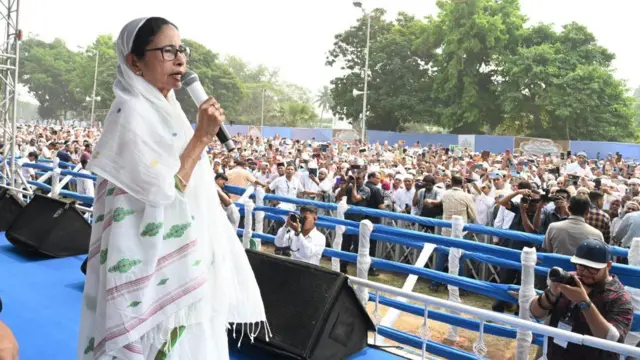 বিশেষজ্ঞদের মতে এর আগেও এই জাতীয় মন্তব্য করেছেন মুখ্যমন্ত্রী এবং তার নেপথ্যে রাজনৈতিক কারণ রয়েছে।