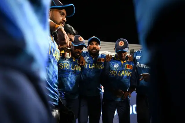 පන්දුවාර විස්සයි 20 ලෝක කුසලාන තරගාවලියේ ශ්රී ලංකා කණ්ඩායමේ ඉදිරි ගමන තීරණාත්මක අඩියකට ඇද දමමින් අද (ජුනි මස 08 වැනිදා ) පැවති තරගයෙන් කඩුලු දෙකක ජයක් වාර්තා කිරීමට බංගලාදේශ කණ්ඩායම සමත් විය.