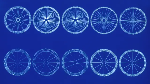 Arhitektonski crtež koji pokazuje različita dizajnerska rešenja za točak Londonskog oka 