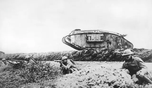 Перша свтіова війна, танки і піхота, 1918