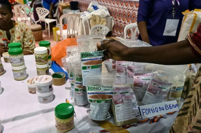 Un stand avec du fonio du Bénin
