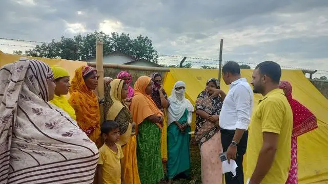 बीते एक महीने में राज्य के चार जिलों में बेदखली अभियान चलाया गया, जहां तीन हज़ार से ज़्यादा परिवारों को बेदखल किया गया है