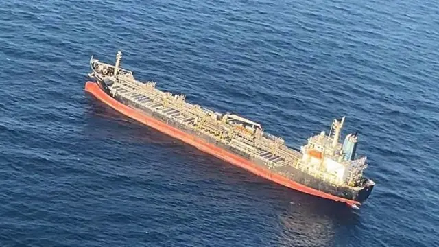 भारतीय कोस्ट गार्ड के सर्विलांस विमान से ली गई चेम प्लूटो की तस्वीर