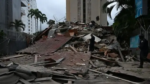 Building wey don collapse