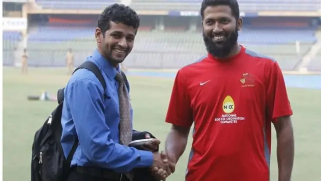 अमोलचा सहकारी वासिम जाफरला भारतीय संघातून खेळण्याची संधी मिळाली.
