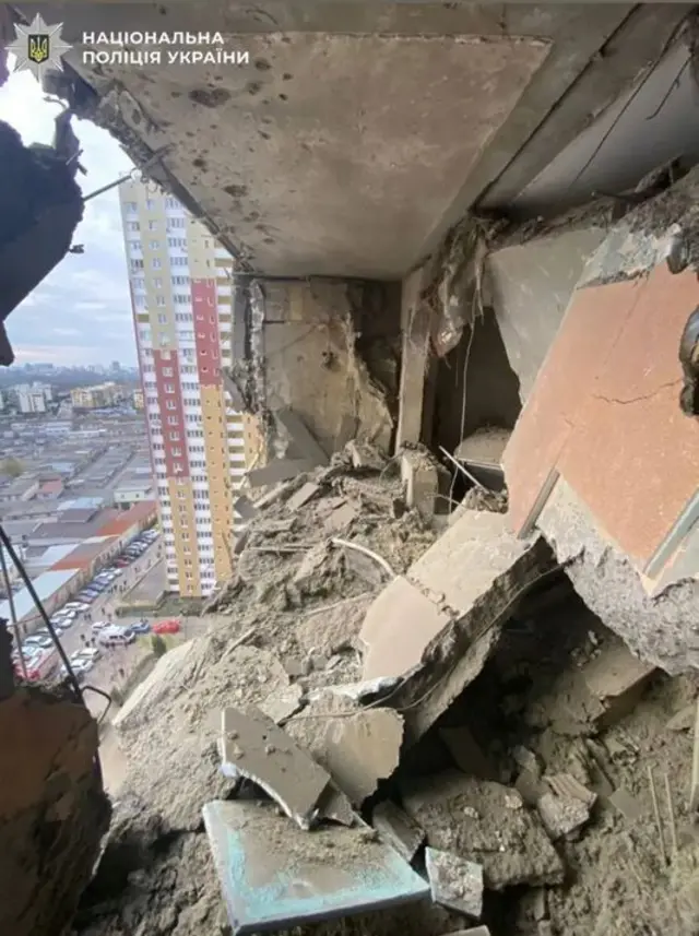 Фото наслідків атаки на Київ, де дрони влучили у багатоповерхові житлові будинки