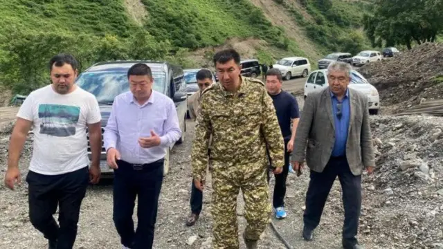 Президенттин облустагы ыйгарымдуу өкүлү Тилек Текебаев аймактагы курулуш иштерин кыдырып жүрөт