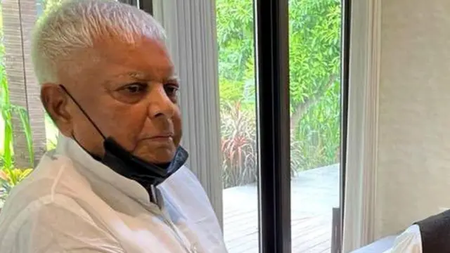 காங்கிரஸ் தலைவர் ராகுல் காந்தி எம்பி பதவியில் இருந்து தகுதி நீக்கம்