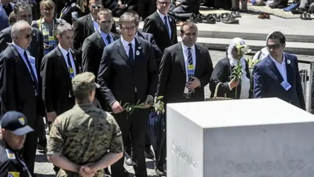 У 2015 році сербський прем'єр Александр Вучич (з 2017 року він є президентом Сербії) відвідав меморіал Поточари, щоб вшанувати пам'ять загиблих у масовому вбивстві 1995 року