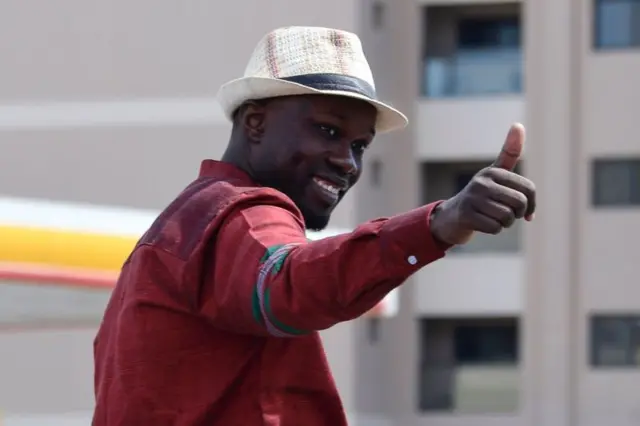 Ousmane Sonko a lokacin kaddamar da yakin neman zabensa na zaben shugaban kasa na 2019, a gundumar Ngor da ke Dakar.