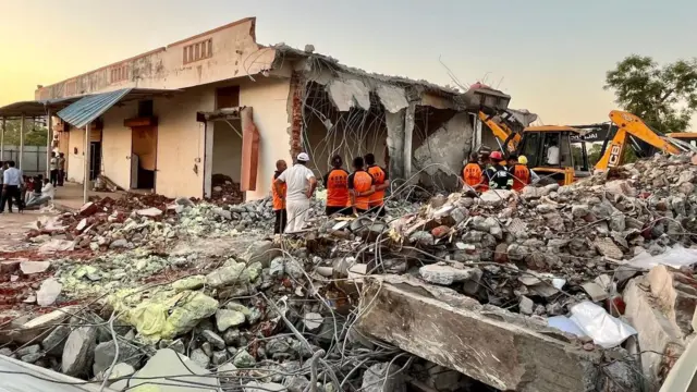 બનાસકાંઠા, ડીસા, બીબીસી ગુજરાતી, બ્લાસ્ટ, વિસ્ફોટ, મૃત્યુ, ફટાકડા, ફૅક્ટરી, મજૂર, ગુજરાત સરકાર, ન્યૂઝ, ગુજરાત, ગુજરાતી સમાચાર, એસઆઈટી, દીપક ટ્રેડર્સ