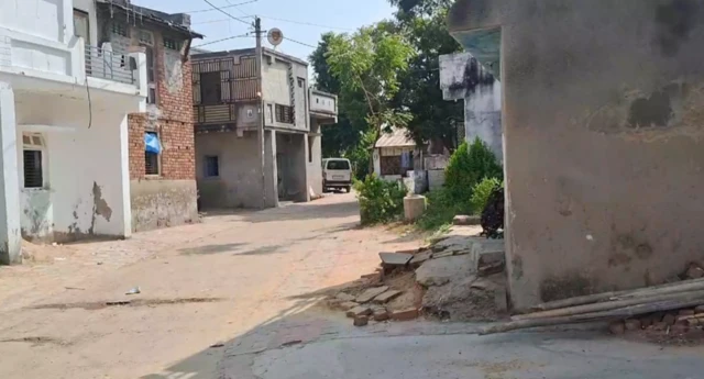 ਦੋ ਵਿਅਕਤੀਆਂ ਦੀ ਮੌਤ ਕਾਰਨ ਪਿੰਡ ਵਿੱਚ ਰੋਸ ਹੈ