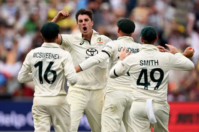 ఆసీస్ బౌలింగ్, పాట్ కమిన్స్