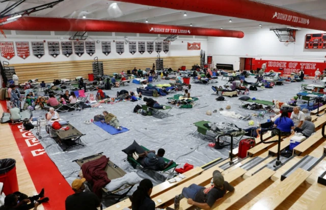 Se han abierto numerosos refugios para los ciudadanos que han tenido que evacuar sus hogares.