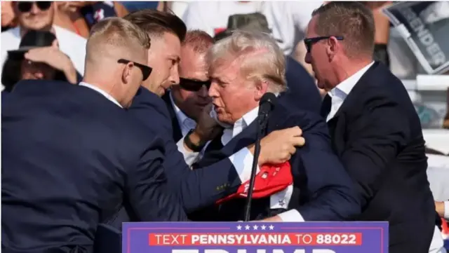 Báyìí ni àwọn ẹṣọ ààbò ṣe du Ààrẹ Trump kúrò lójú agbo