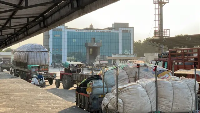 બોટાદ એપીએમસીમાં કડદા વ્યવસ્થા, કોટન સબયાર્ડ, કોટન અને બીજી જણસોનો વેપાર શરૂ, આમ આદમી પાર્ટી અને રાજુ કરપડા તથા પ્રવીણ રામ, બીબીસી ગુજરાતી 