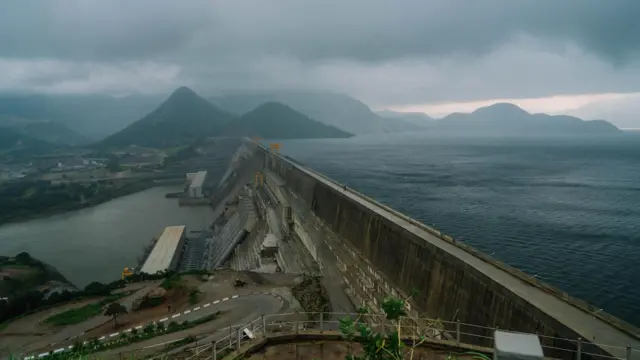 Suuraa haroo nam-tolchee hidhichaa 