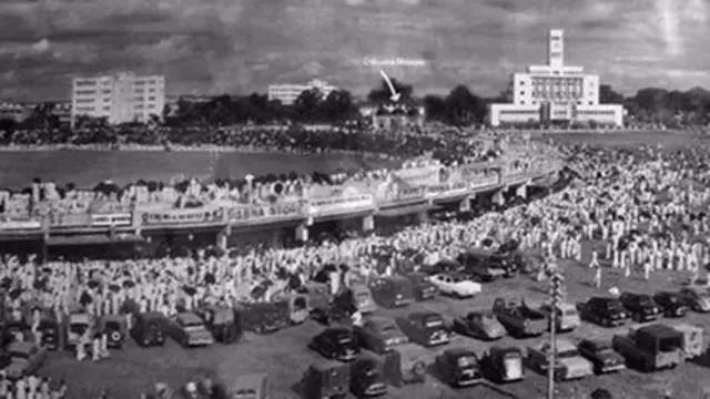 তখনকার ঢাকা স্টেডিয়ামে (বঙ্গবন্ধু স্টেডিয়াম) ফুটবলের পাশাপাশি ক্রিকেট হত