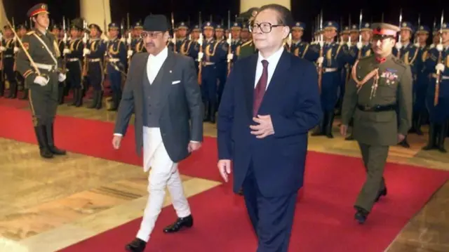 चिनियाँ राष्ट्रपति जियाङ जमिनका साथ राजा वीरेन्द्र