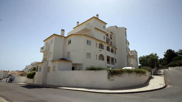 Di apartment block for Luz for di Algarve, Portugal, wia Madeleine McCann bin miss from.
