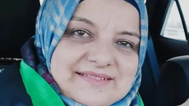 چهرع بثینه رحال لبخندزنان