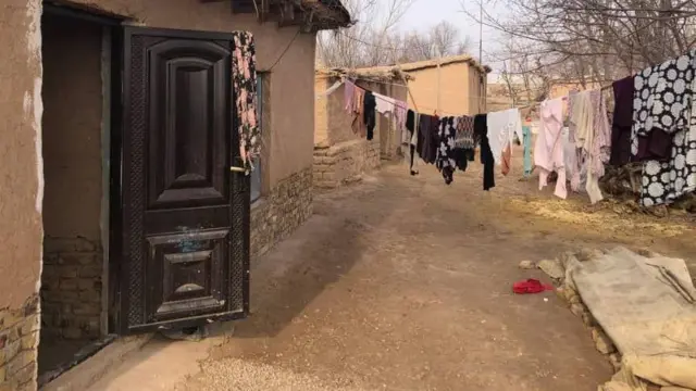 Qiz erkakning ogziga singdiradi (porno)