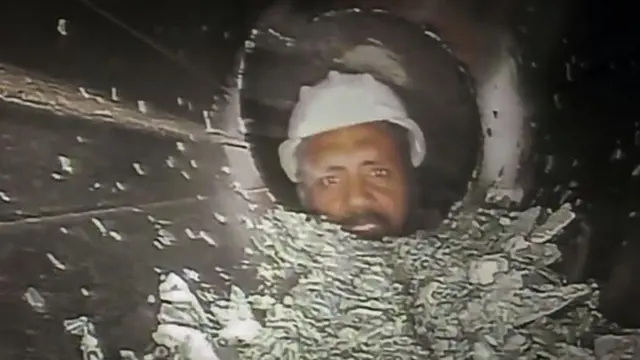 టన్నెల్లో కార్మికుడు