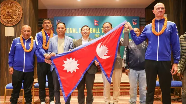 नेपालको फुटबल टोलीलाई विदाई गरिँदै