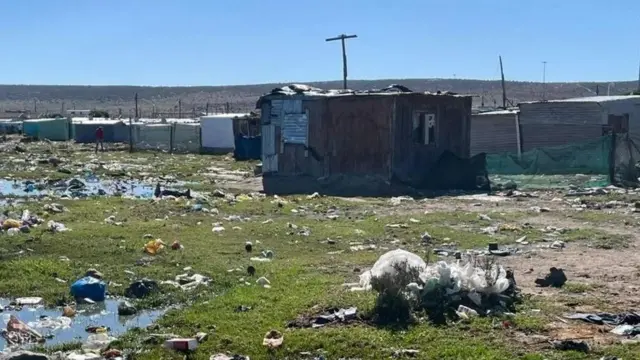 Jengo alilokuwa akiishi Joshlin (katikati) sasa limetelekezwa