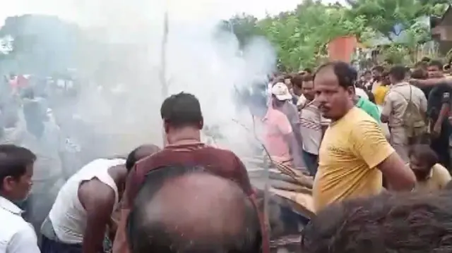 छात्रा का अंतिम संस्कार उसके पैतृक गांव में किया गया है