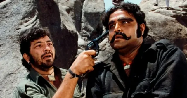 ஷோலே, பாலிவுட், திரைப்படங்கள், சலீம் கான் - ஜாவேத் அக்தர், அமிதாப் பச்சன், தர்மேந்திரா, சஞ்சீவ் குமார், 