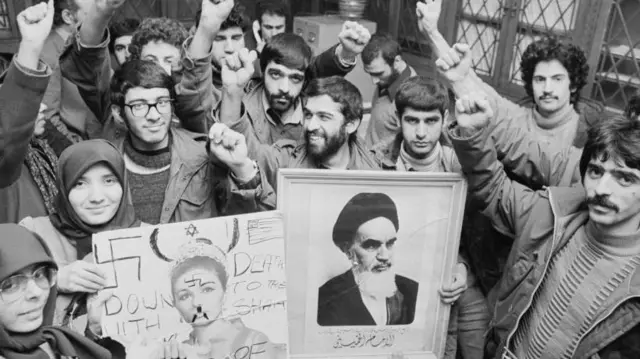 ইরানে খোমেনিপন্থী ছাত্রদের শাহ বিরোধী বিক্ষোভ 