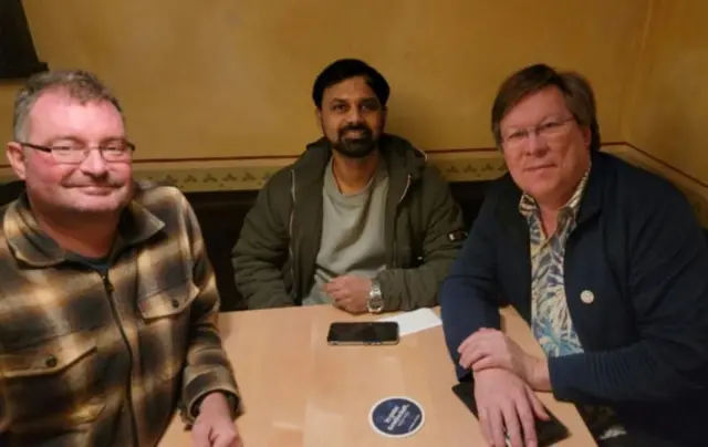 सुरत येथील शास्त्रज्ञ दिकांश परमार यांच्यासोबत या संशोधनात सहभागी इतर शास्त्रज्ञ कॅलिफोर्नियाच्या व्हिक्टरव्हॅली कॉलेजचे जीवशास्त्र विभागाचे प्राध्यापक डॉ. हेन्रिक केसर आणि असोसिएट प्राध्यापक डॉ. डेनिस रोडर (लिबनीज इन्स्टिट्यूट फॉर द ॲनालिसिस ऑफ बायोडायव्हर्सिटी चेंज, बोन, जर्मनी) आहेत.