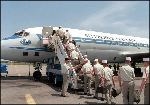 200 hommes du 2ème régiment étranger de parachutistes (REP), basés à Calvi, embarquent dans un DC9, le 13 mai à Bastia, avant de partir pour Brazzaville au Congo afin de relever les éléments du 8ème RPIM "prépositionnés" dans le cadre de l'opération Pélican. 