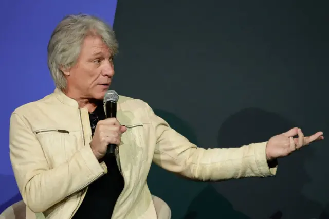 Bon Jovi en una rueda de prensa.