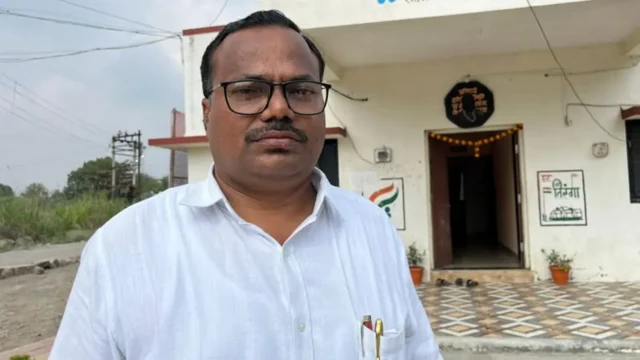 شردپنچایت کے سر پنج شرد ارگڈے کہتے ہیں کہ اس فیصلے کا مقصد ماؤں اور بہنوں کی عزت کروانا ہے