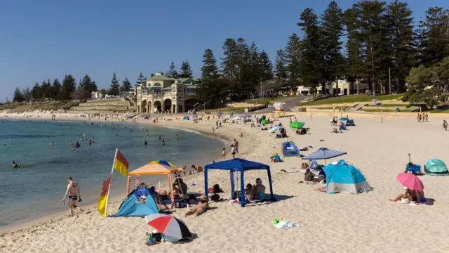 సముద్రంలో వింత వస్తువు 