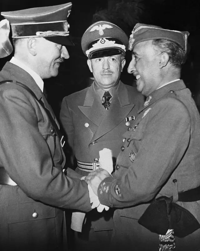 Adolf Hitler, Franco y un oficial alemán. 